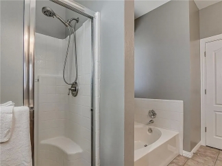 Spacious 3-Bedroom Gem with Backyard Bliss in Edmond!