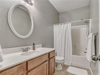 Spacious 3-Bedroom Gem with Backyard Bliss in Edmond!