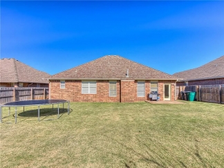 Spacious 3-Bedroom Gem with Backyard Bliss in Edmond!