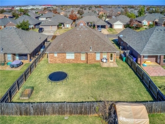 Spacious 3-Bedroom Gem with Backyard Bliss in Edmond!
