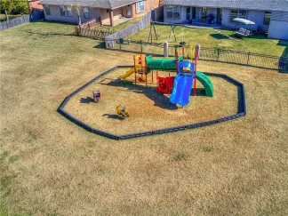 Spacious 3-Bedroom Gem with Backyard Bliss in Edmond!