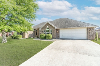 Cozy Home Nestled in the Heart of Bentonville!