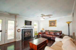 Midterm rental - Cozy Garden Fully Furnished Townhouse Close to Area Hospitals #2