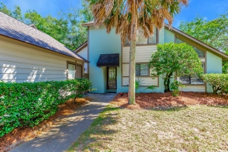 Prime Location Near Ravenel Bridge & Charleston Hotspots