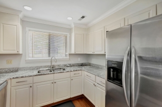 Prime Location Near Ravenel Bridge & Charleston Hotspots