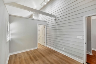 Prime Location Near Ravenel Bridge & Charleston Hotspots