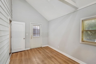 Prime Location Near Ravenel Bridge & Charleston Hotspots