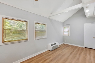 Prime Location Near Ravenel Bridge & Charleston Hotspots