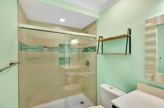 Prime Location Near Ravenel Bridge & Charleston Hotspots