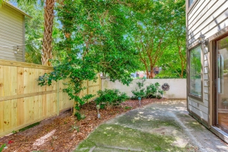 Prime Location Near Ravenel Bridge & Charleston Hotspots