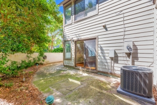 Prime Location Near Ravenel Bridge & Charleston Hotspots