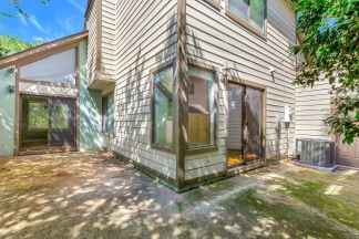 Prime Location Near Ravenel Bridge & Charleston Hotspots