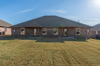 Charming Duplex with AMAZING Updates throughout!  Do not miss out on these Unique duplexes in El Reno, OKLAHOMA!