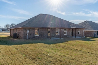 Charming Duplex with AMAZING Updates throughout!  Do not miss out on these Unique duplexes in El Reno, OKLAHOMA!