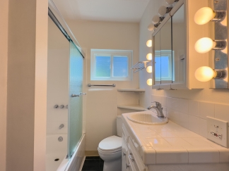 Charming Detached ADU with Private Yard & Patio