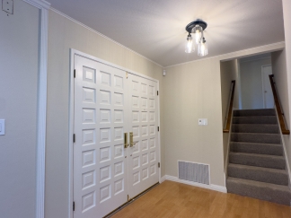 Spacious 5-Bedroom Saratoga Retreat with Finished Basement & Large Yard