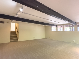 Spacious 5-Bedroom Saratoga Retreat with Finished Basement & Large Yard