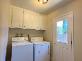 Spacious 5-Bedroom Saratoga Retreat with Finished Basement & Large Yard