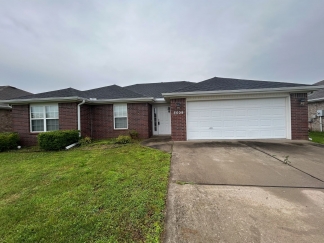 Charming 3-Bedroom, 2-Bathroom Home for Rent in Bentonville
