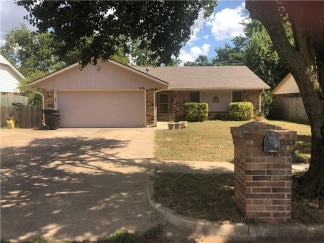 Welcome to this delightful 3-bedroom home nestled in the friendly community of Moore, OK!