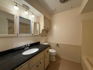 Available and Showing Now! 18-Month Lease Option!! ***SPECIAL $500 OFF 1ST FULL MONTH'S RENT ***  Welcome to this delightful 3-bedroom home nestled in the friendly community of Moore, OK!