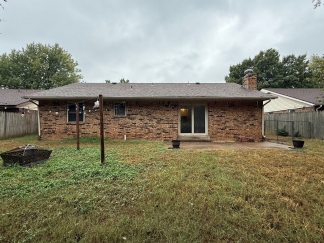 Available and Showing Now! 18-Month Lease Option!! ***SPECIAL $500 OFF 1ST FULL MONTH'S RENT ***  Welcome to this delightful 3-bedroom home nestled in the friendly community of Moore, OK!