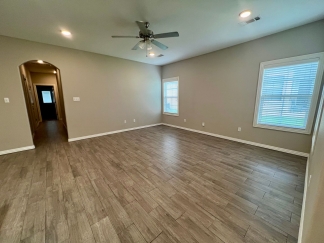 Beautiful 3 Bed/2 Bath Single Story Duplex in Chaffee Crossing! **Move In Special!**