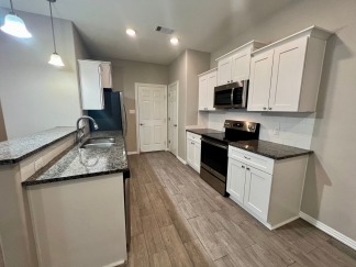 Beautiful 3 Bed/2 Bath Single Story Duplex in Chaffee Crossing! **Move In Special!**