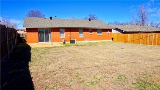 Spectacular Home with Major Appliances Included PLUS a Beautiful Yard Great for Entertaining!!!!