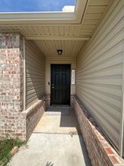 Effortless Comfort: Brand-New Upgrades, Major Appliances & Fenced Oasis!