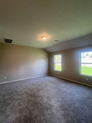 Effortless Comfort: Brand-New Upgrades, Major Appliances & Fenced Oasis!