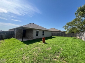 Effortless Comfort: Brand-New Upgrades, Major Appliances & Fenced Oasis!