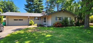 Inviting NE Portland Single-Family Home with Spacious Yard!
