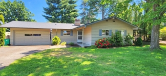 Inviting NE Portland Single-Family Home with Spacious Yard!