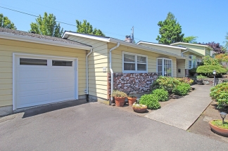 2 Bed/1 Bath with Garage In Gorgeous N. Tabor Courtyard 4-Plex