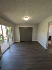 1827 S Fairway