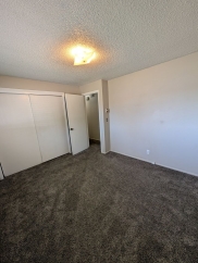 1827 S Fairway