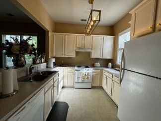 Single Family Home in White Gables