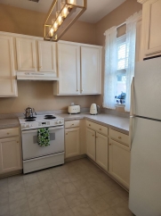 Single Family Home in White Gables