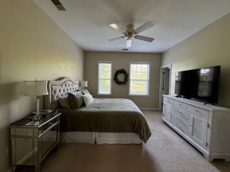 Single Family Home in White Gables