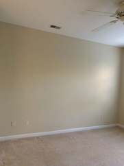 Single Family Home in White Gables