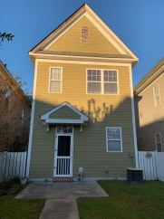 Single Family Home in White Gables