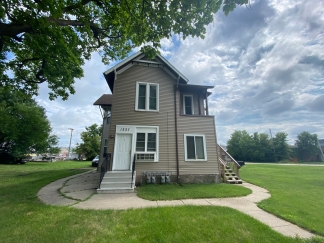 Modern 1 bedroom main floor apartment now available $615