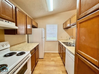 Cute & Cozy Duplex Nestled in a Prime Location, just five minutes from I35!