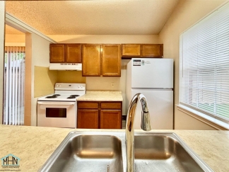 Cute & Cozy Duplex Nestled in a Prime Location, just five minutes from I35!