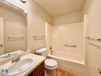 Cute & Cozy Duplex Nestled in a Prime Location, just five minutes from I35!