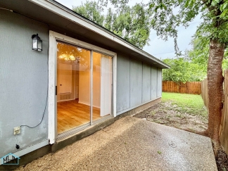 Cute & Cozy Duplex Nestled in a Prime Location, just five minutes from I35!