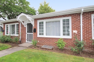 Charming Vintage Irvington Apartment in Brick Courtyard Complex