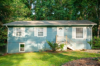 Charming 3-Bedroom, 2-Bathroom Duplex in Chapel Hill – Available Now!