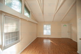 Charming 3-Bedroom, 2-Bathroom Duplex in Chapel Hill – Available Now!